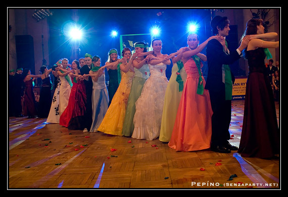 Maturitní ples gymnasium Stavbařů - Ústí nad Labem - photo #126