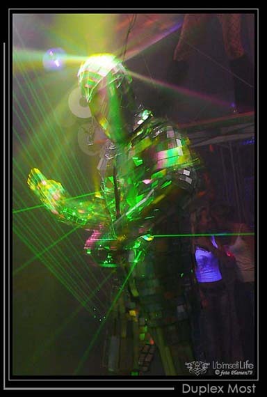 Mike elekrto night present Mirrorman - Most - photo #48