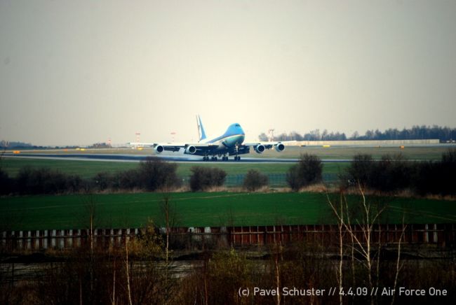 Prilet Air Force One - Praha - photo #38