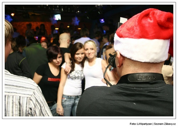 MOST VELKÁ VÁNOČNÍ LÍBÍMSETI PARTY - MOST - photo #1